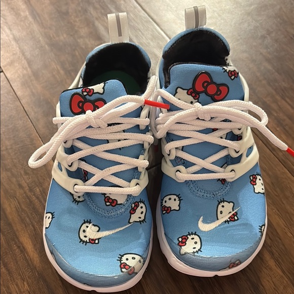Nike Kids Blue Hello Kitty Sneakers - 1Y - Picture 4 of 4